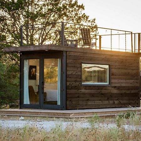 New The Perry Cozy Container Home Фредеріксбург Екстер'єр фото