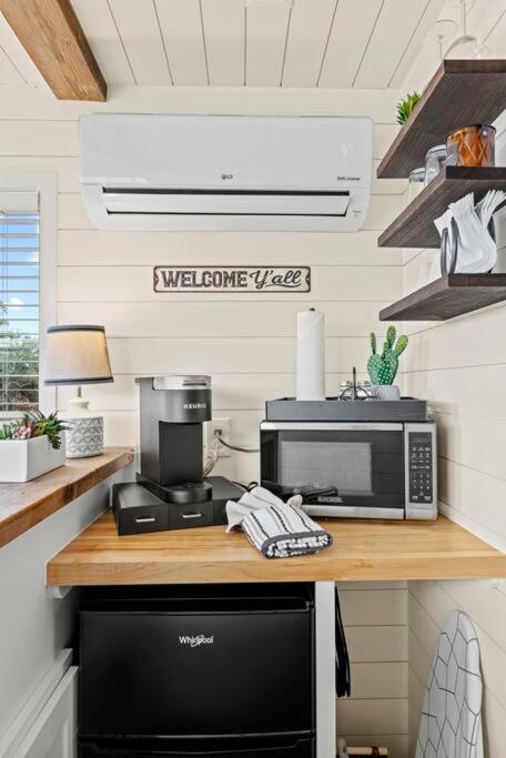 New The Perry Cozy Container Home Фредеріксбург Екстер'єр фото