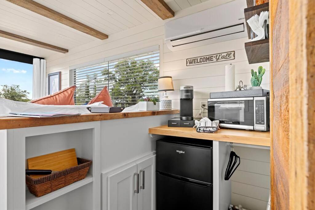 New The Perry Cozy Container Home Фредеріксбург Екстер'єр фото