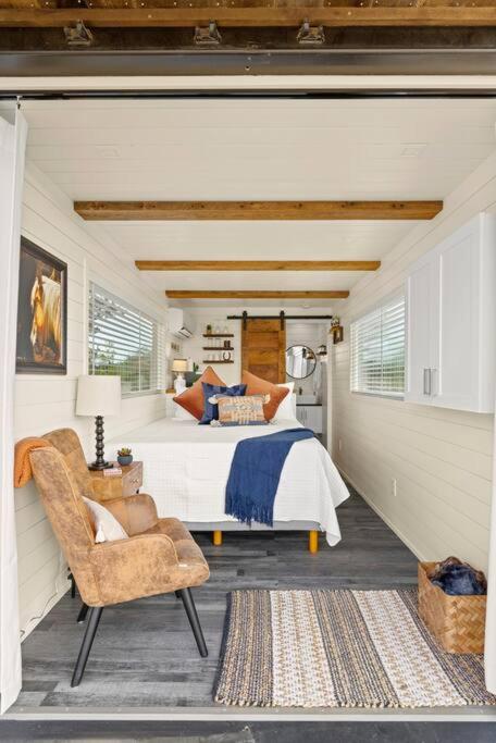 New The Perry Cozy Container Home Фредеріксбург Екстер'єр фото