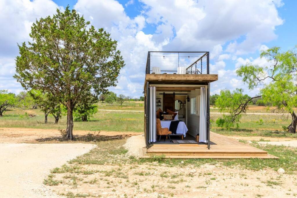 New The Perry Cozy Container Home Фредеріксбург Екстер'єр фото